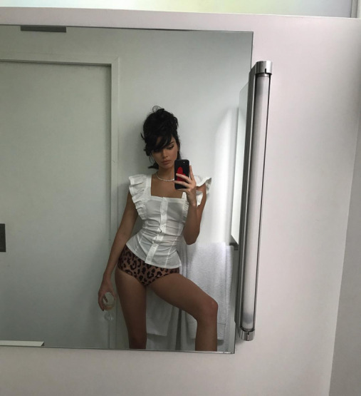kendall-jenner-instagram-selfie-bathroom-bikini