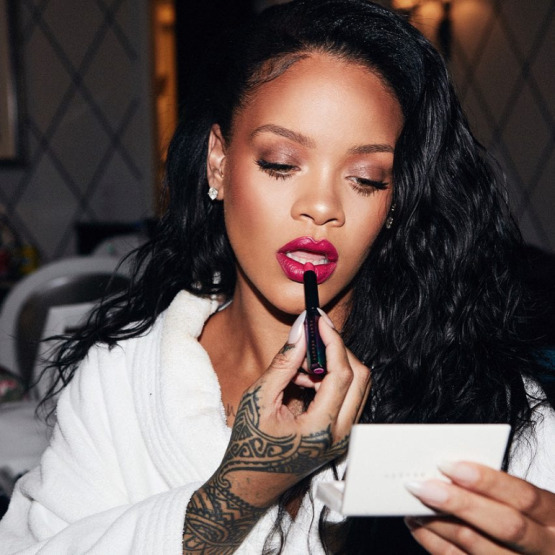 rihanna-fenty-beauty-make-up-lipstick