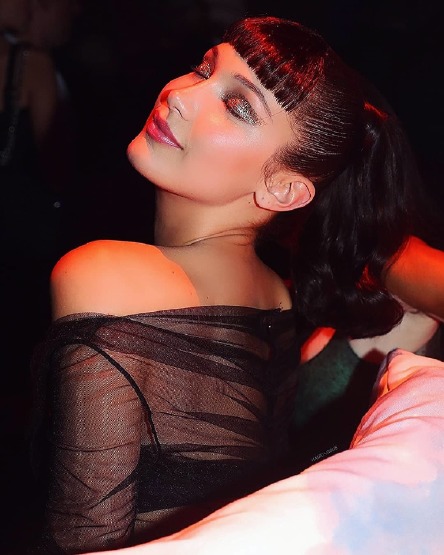 bella-hadid-dior-mascarade-ball-beauty-hair-style-make-up