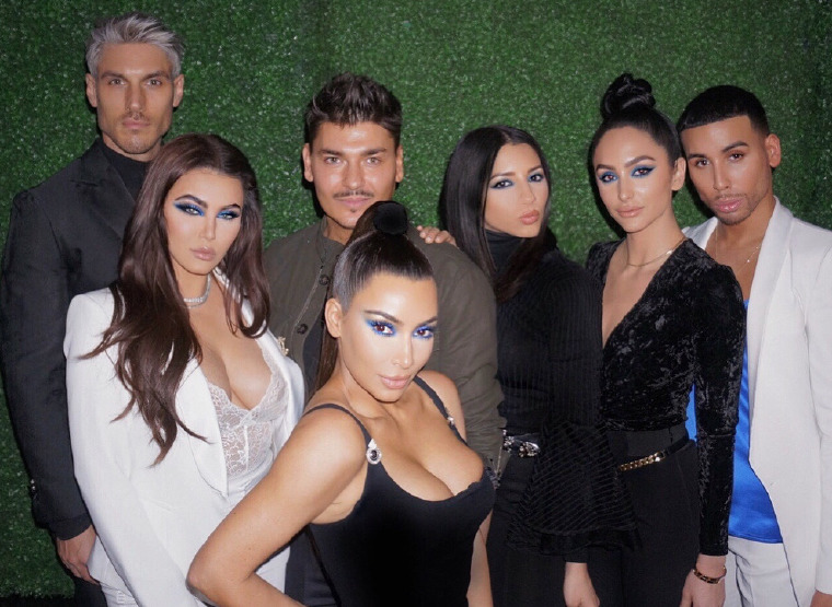 kim-kardashian-kkw-beauty-make-up-mario-eyeshadow-blue-libra