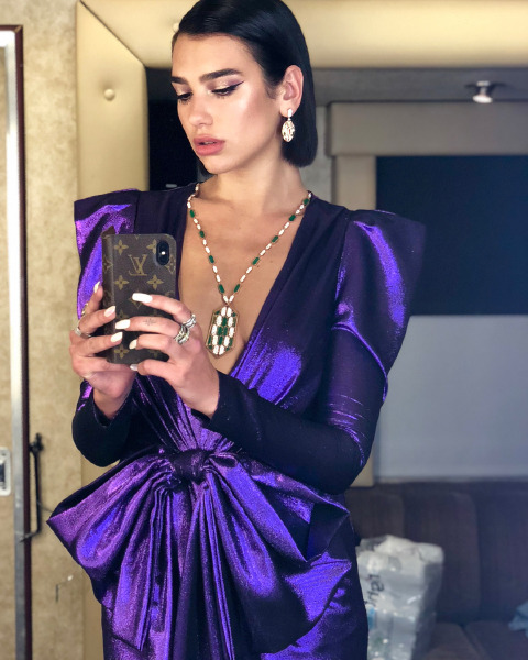 dua-lipa-billboard-2018-r3ed-carpet-purple-makeup-beauty
