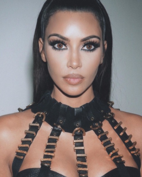 kim-kardashian-party-style-beauty-make-up-colored-contancts