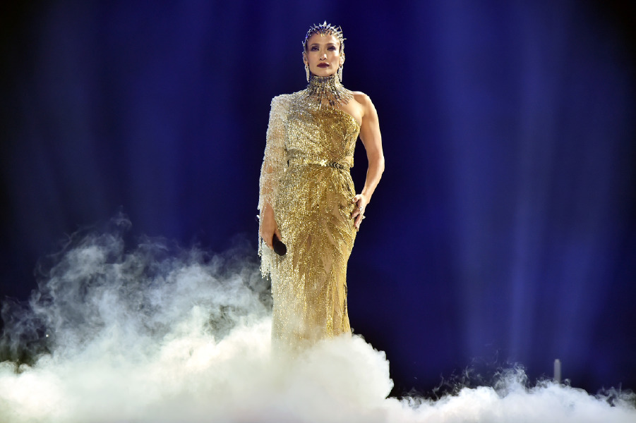 jennifer-lopez-versace-dress-concert-gold