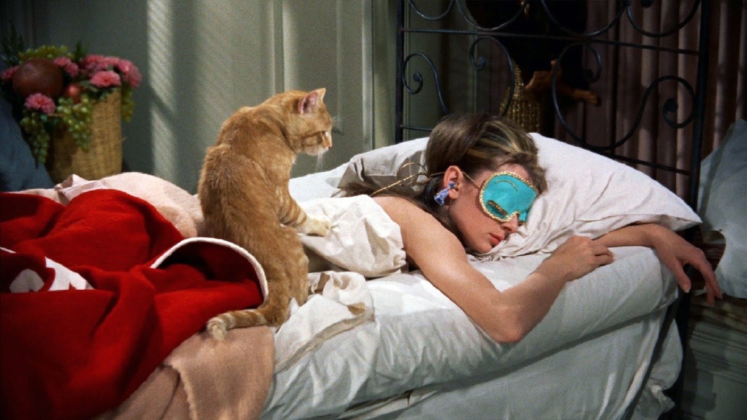 audrey-hepburn-breakfast-at-tiffany-movie-scene-sleep-cat-mask